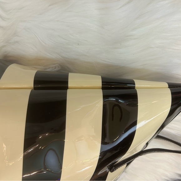 Kate Spade patent leather black cream stripe bag. Super cute w Hot Pink Lining. - Picture 5 of 10